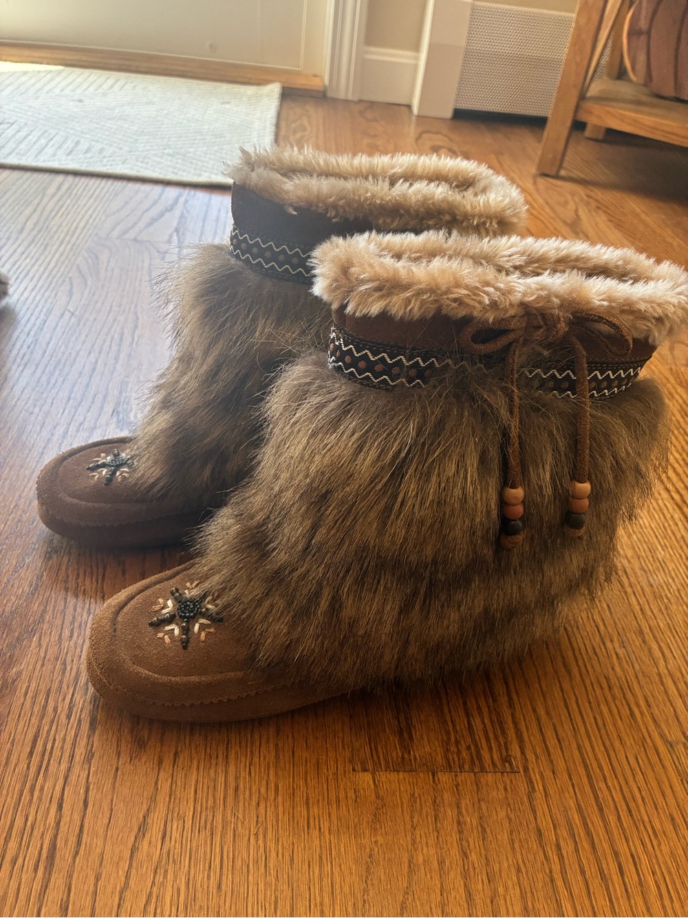 Women's Minnetonka Fur Brown Winter Boots - Cozy Ankle Bootie